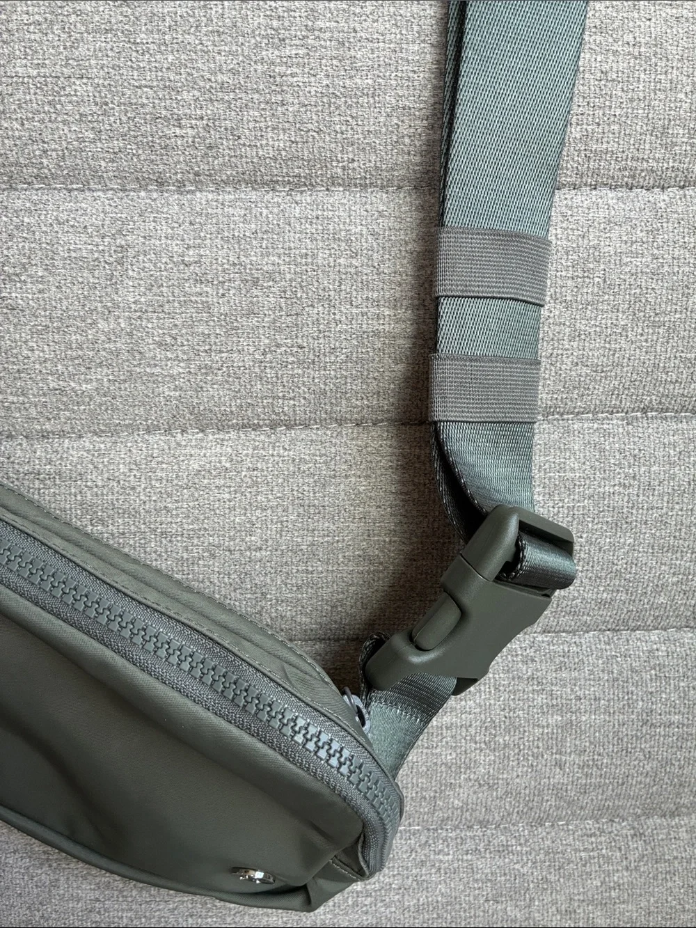 Lululemon 1L Everywhere Belt Bag (Olive or Gray) - Picture 3 of 12